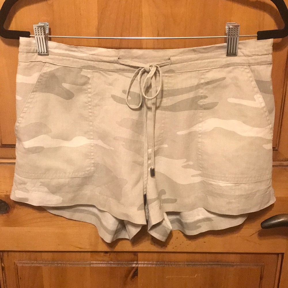 Rails linen shorts